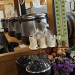 割烹 一の矢 - 出動を待つ炊き込みご飯の釜たち^_^