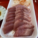 魚菜小売市場 - 地物ブリと赤エビ