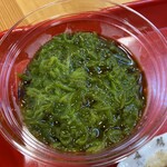 魚菜小売市場 - たたき立てのメカブ