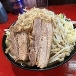 ラーメン二郎 - 赤身・脂身共最高の絶品神豚。
