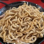ラーメン二郎 - スープを吸いまくった極太ウェーブ麺。