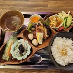 生春巻き＆アジアンごはん ティンカー - 限定メニューのアジアンプレートです