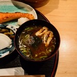 お料理ひろせ - 生ワカメとお豆腐の"赤だし"。