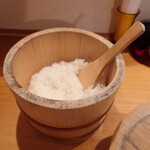 お料理ひろせ - お茶碗で三杯分の提供ですが、さらにお代わりもできます。