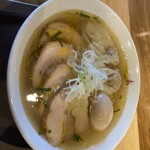 塩ラーメン あす流 - 特塩ラーメン(チャーシュー４枚、ワンタン2個、味玉)