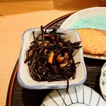 お料理ひろせ - たっぷりの量が嬉しい小鉢。これだけでもご飯が2〜3杯イケます。(笑)