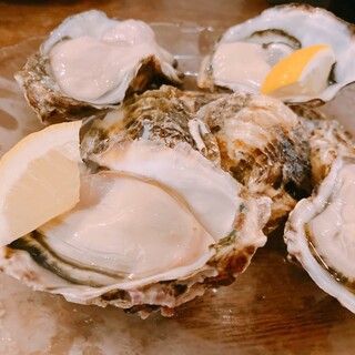 牡蠣たん 生牡蠣と極み牛タン ROYALGOD （ロイゴッ） - 関内/居酒屋