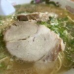 江ちゃんラーメン - チャーシューのアップからスタート