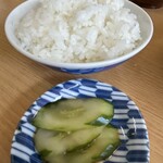 江ちゃんラーメン - 小めしに胡瓜の漬物♪
