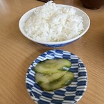 江ちゃんラーメン - 胡瓜がいい加減に浸かってます♫