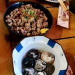 居酒屋　葉牡丹 - スタミナ豆腐（豆腐埋もれてる）と、マイゴ  