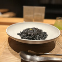 シブ ニシナカス - 真っ黒なカレーが特徴。
