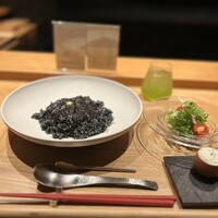 シブ ニシナカス - サラダやプリンも付いてきます。
