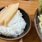 横浜家系ラーメン 一刀家 - セルフ豚角煮丼　iPhone15 Pro 超広角カメラ