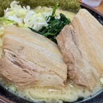横浜家系ラーメン 一刀家 - 一刀盛りラーメン 塩　iPhone15 Pro 超広角カメラ