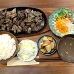 炭火焼 TORIFUKU - 炭火炙りもも焼きのセット1,200円