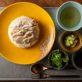 シェフのセンスが光る王道～フュージョンタイ料理をランチで満喫