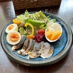 バルバルキッチンアメリ - サラダランチ：自家製〆鯖とフルーツのサラダ(¥1,200)