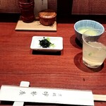 伊勢廣 京橋本店 - 待ってる間も、どんどん焼かれる焼き鳥を見ながら待ちました