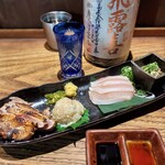 炭や吟蔵 - 鶏お造り盛合せ(￥1,290)と飛露喜(￥490)