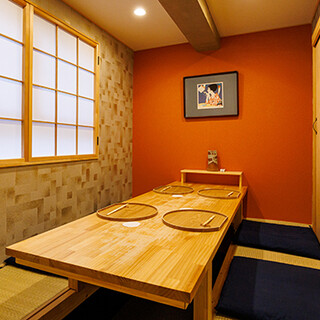 路地裏に佇む隠れ家◆和モダンの落ち着いた空間は個室も完備