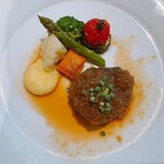 콘치넨타루 룸 - 牛フィレ肉のポワレ　自家製シャリアピンソース