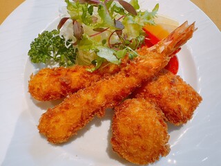 Continental Room - 海蝦、扇貝與鮭魚混合炸物