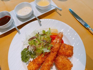 Continental Room - 海蝦、扇貝與鮭魚混合炸物