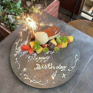 大切なご友人・ご家族の誕生日などに『記念日デザートプレート』