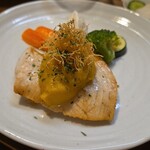 キッチン ブルー グローブ - はんたい、カダイフが山盛り！