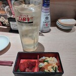 まぐろ一代 - ハイボール、小鉢