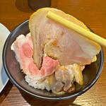 らぁめん 信 - 国産豚「窯焼き塩バラチャーシュー」