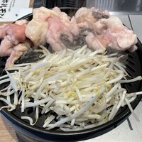 十勝ハーブ牛焼肉 MONMOM - ホルモン食べ放題