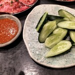 味ん味ん - かちはもろキュウ大好きで安楽亭ではいつも何皿も頼む（食べ放題の）。でもその安楽亭のよりおいしかったって。味噌が。ここはマヨ無いけどこんだけ味噌がうまければいいって。