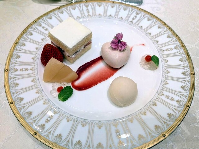 <迎賓館>世界最高級シリーズ　ディナープレート 迎賓館>世界最高級シリーズ ディナープレート - メルカリ