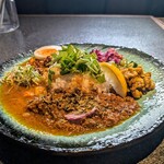 スパイスカレー高丸 - レモン果汁が甘くて最高です。お店ではカレーがレモンの甘さを立ててるのかと思ったけど家で味見したら甘いレモンでした
