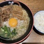 麺家　味勲拉 - 誠らーめん 880円 ライス 100円