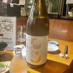 くらのすけ - ラベルには果物達。飲んで分かる。コレは柑橘系ジュースです