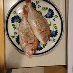 魚幸水産 - この2尾で400円ですよ!?