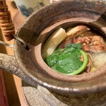 267938656 - おちょこでお出汁を頂き、好みですだちを絞り入れたり出来ますがお出汁が美味しいのでそのままのが好みです。松茸も鱧もたっぷり入っていて、こんなにクオリティ高いのに1,250円はびっくり‼️(°д°)