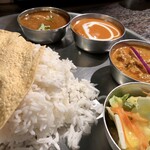 エリックチキンカレー、はちみつバターチキンカレー、マラバール風キーマカレーの３種類を選択しました。