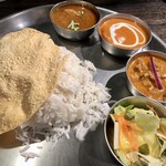 Lunch Curry Platter1130円＋パスマティライスに変更121円＝1251円