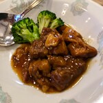 横浜大飯店 - 牛バラ肉の煮込み