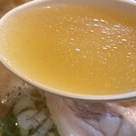 青竹手打ちらーめん 夢現 - 相変わらず澄んだスープ