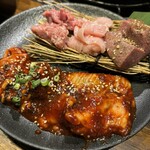 炭火焼ホルモン ぐう - ホルモン盛り