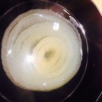 うち山 - ミシュランの星付いてる
                    うち山さん コース料理頂き最後 鯛茶漬け 
                    新玉ねぎのお吸い物 
                    凄い美味い 当然鯛茶漬け 最高ー