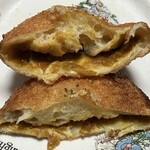 ブーランジェリー ブリュン - チーズカレーパンの断面