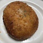 ブーランジェリー ブリュン - チーズカレーパン@210円