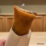 御料理 寺沢 - 春巻を懐紙で包み