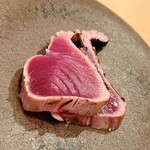 木挽町 とも樹 - 気仙沼の鰹。脂はやや少なめです